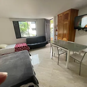  Apartment En Laureles Con Ascensor , Balcon Y Muy Bien Ubicado En Laureles , El Barrio Mas Cool Del Mundo